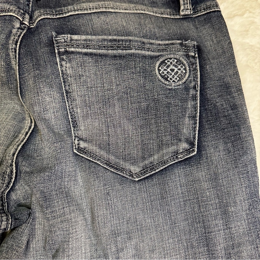 Laurie Felt Classic Weekender  Cuffed Hem Distressed Denim Jeans Size 2 NWT - Picture 15 of 16